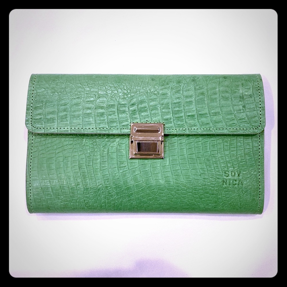 NWT Leather wallet clutch *green* Soy Nica